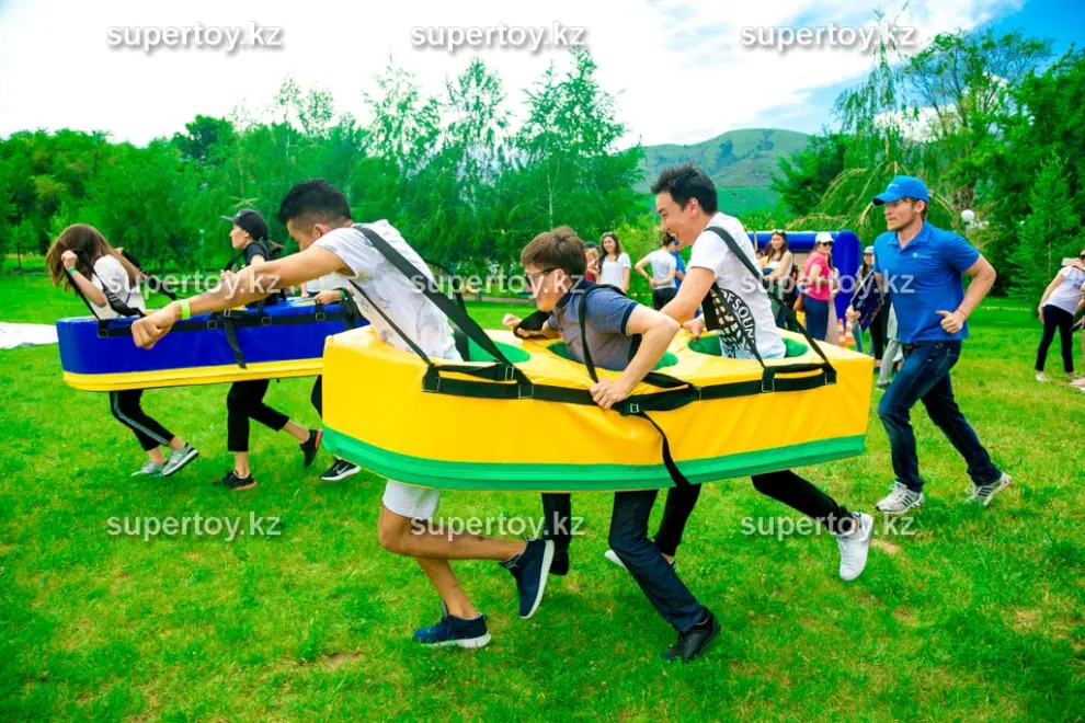 Командная лодка - реквизит для соревнований