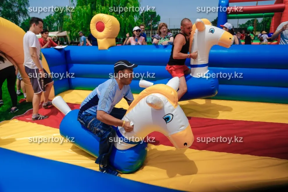 Надувной батут Скачки на лошадях