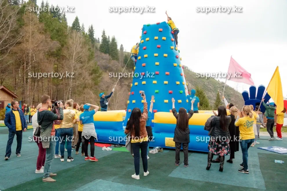 Надувной батут «Скалодром»